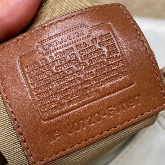 Coach White and Brown Hobo Hamptons Medium Bag - Picture 3 of 16